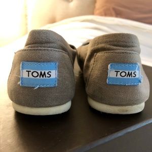 Toms